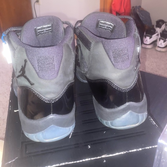 Air Jordan 11 Retro Cap and Gown - Picture 4 of 11
